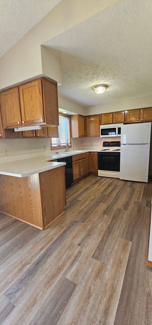 909 911 Phoenix Circle, Grand Island, NE 68801 - Apartment for Rent - Image 5