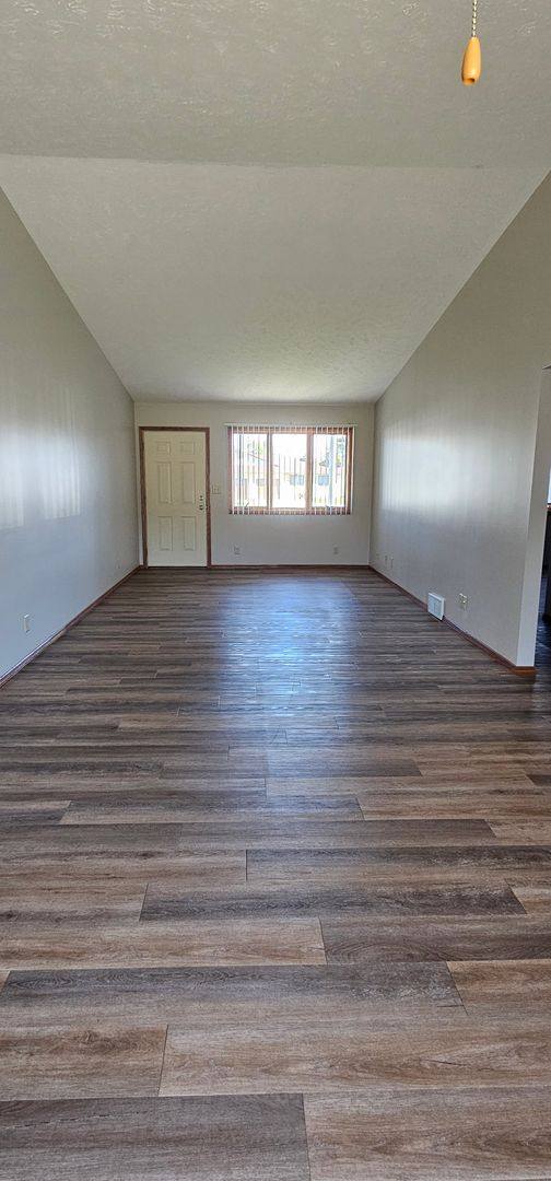 909 911 Phoenix Circle, Grand Island, NE 68801 - Apartment for Rent - Image 6