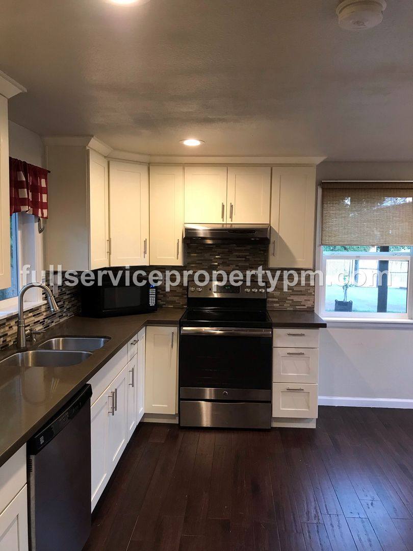 16615 34th Ave S, Seattle, WA 98188 - House for Rent - Image 10