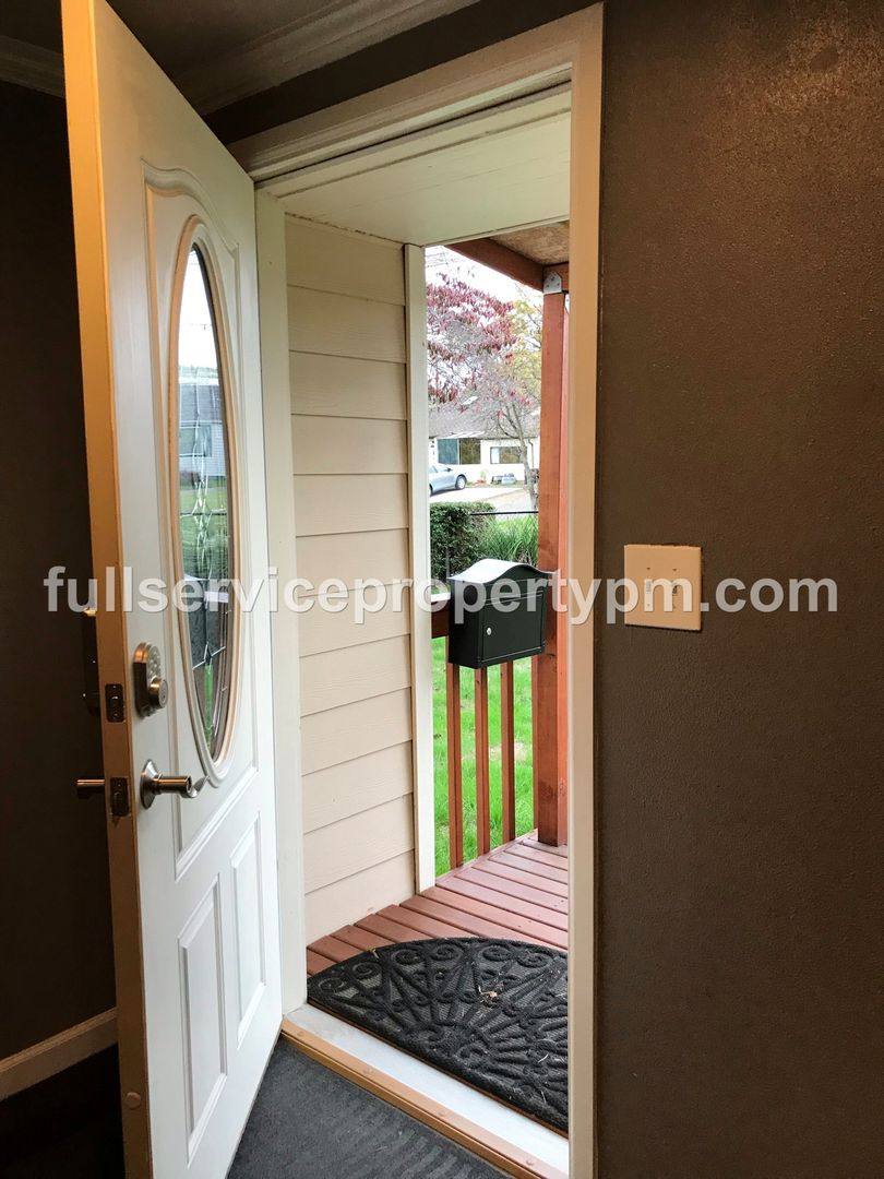 16615 34th Ave S, Seattle, WA 98188 - House for Rent - Image 2