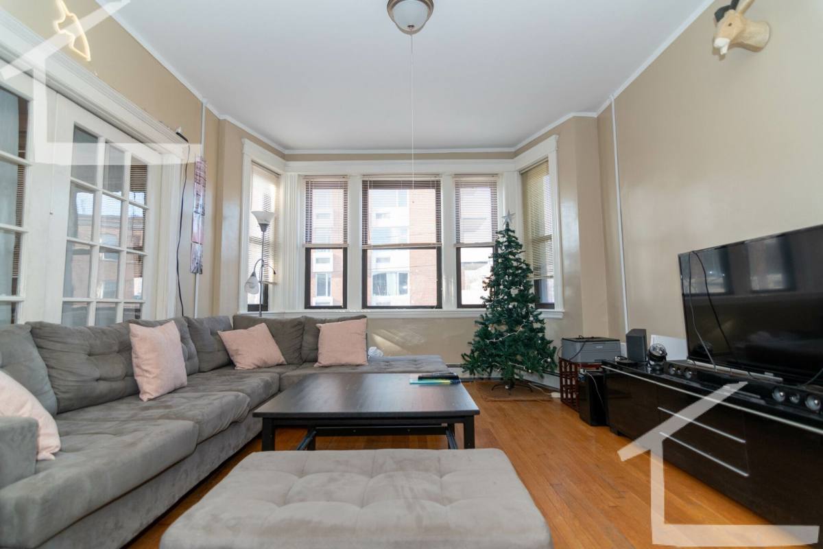 219 Saint Paul St #2B, Brookline, MA 02446 - Apartment for Rent