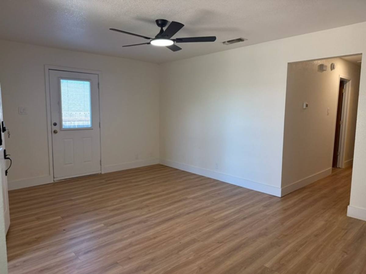 405 Dunaway Lane, Azle, TX 76020 - Apartment for Rent - Image 3
