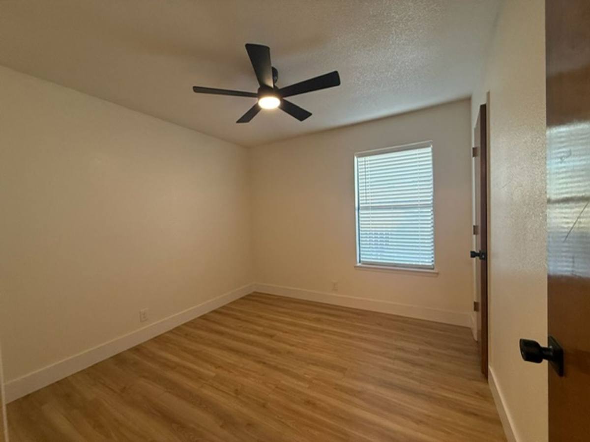 405 Dunaway Lane, Azle, TX 76020 - Apartment for Rent - Image 8