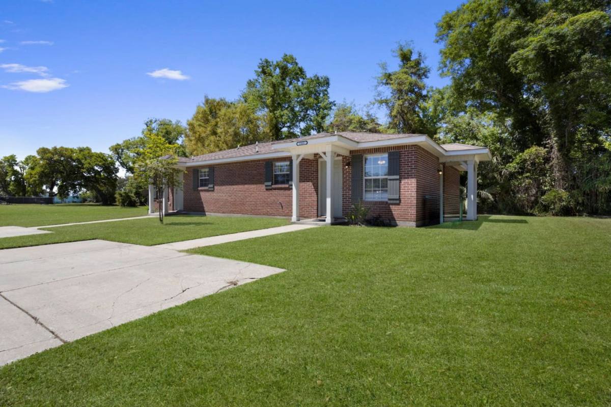 233 Palmetto Lane #A, Gulfport, MS 39507 - Townhouse for Rent - Image 2