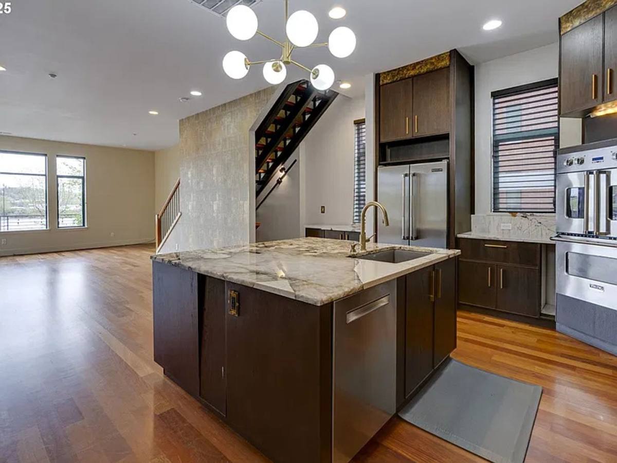 1716 NW Riverscape St, Portland, OR 97209 - Apartment for Rent - Image 5