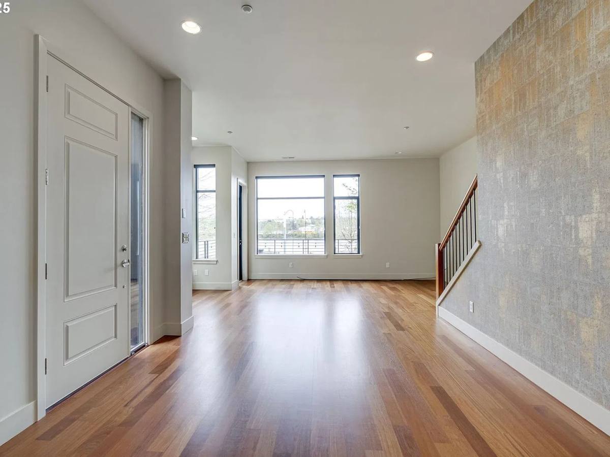 1716 NW Riverscape St, Portland, OR 97209 - Apartment for Rent - Image 9