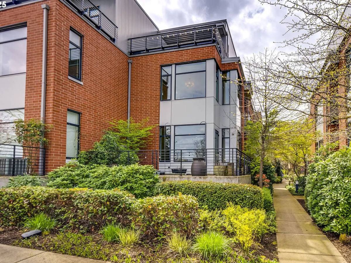 1716 NW Riverscape St, Portland, OR 97209 - Apartment for Rent - Image 2
