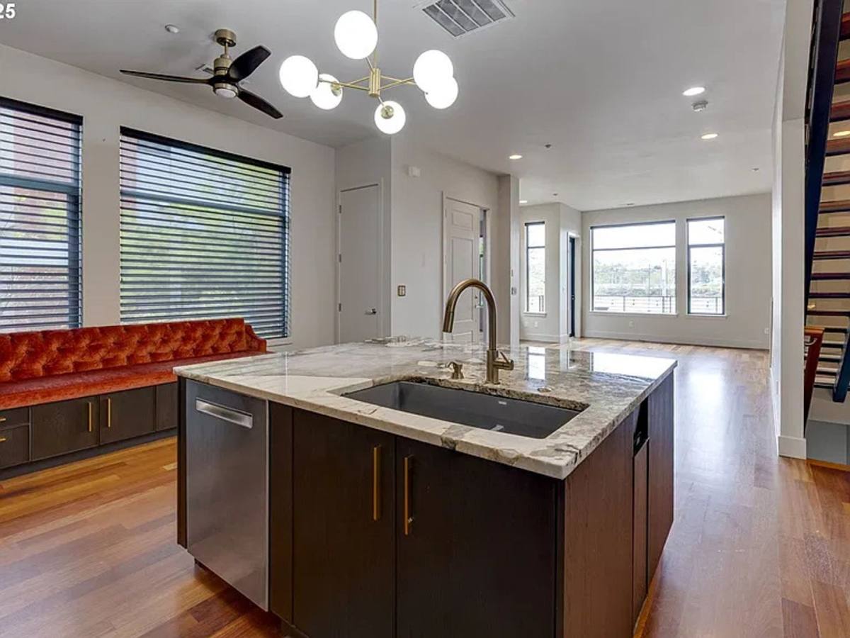 1716 NW Riverscape St, Portland, OR 97209 - Apartment for Rent - Image 7