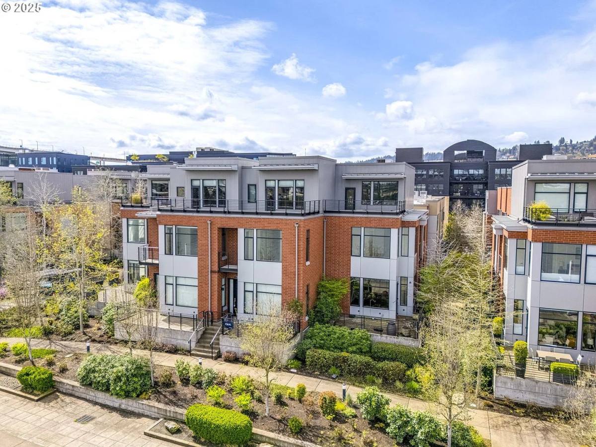1716 NW Riverscape St, Portland, OR 97209 - Apartment for Rent - Image 1