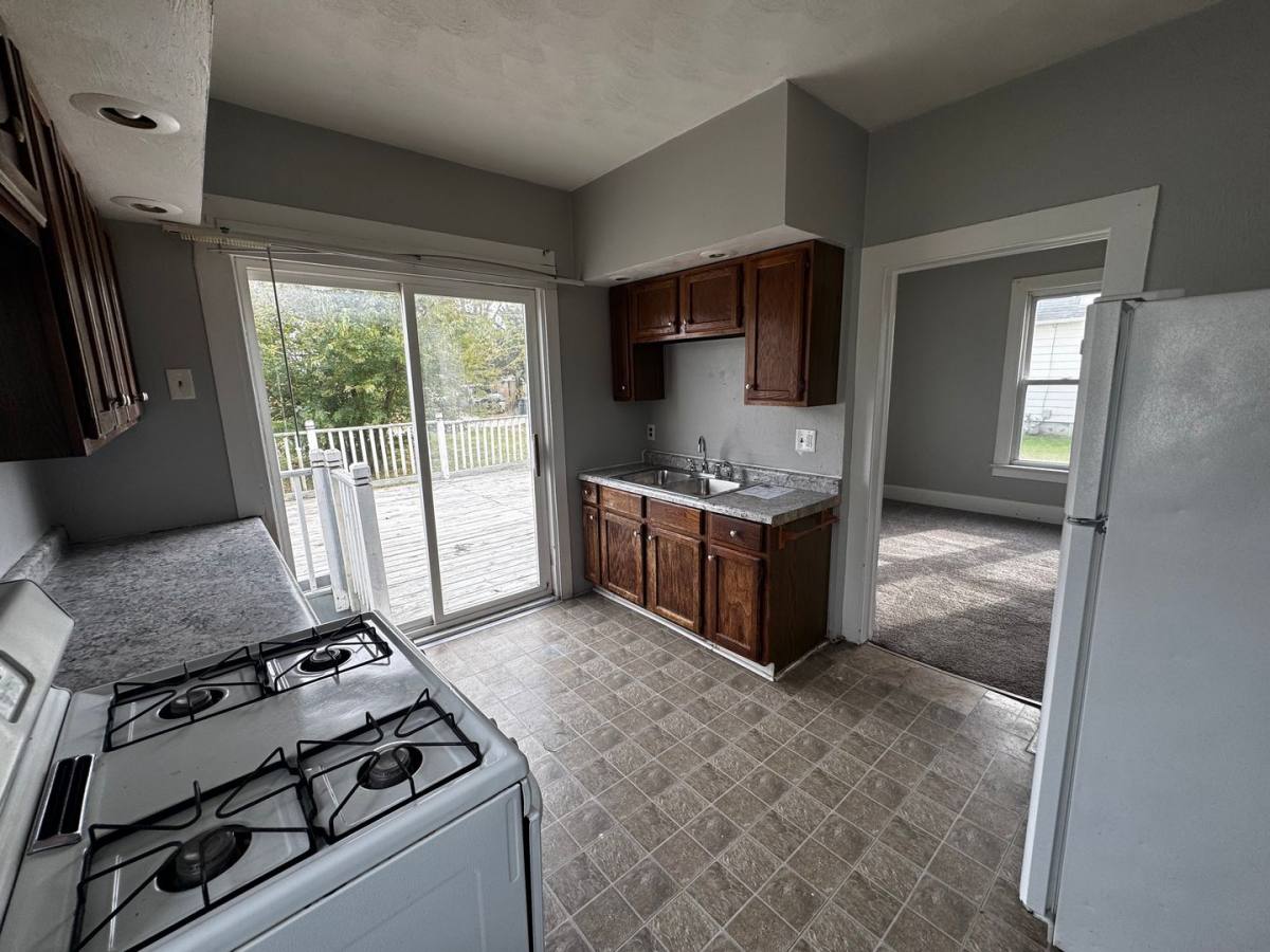 1125 37th St, Rock Island, IL 61201 - House for Rent - Image 4