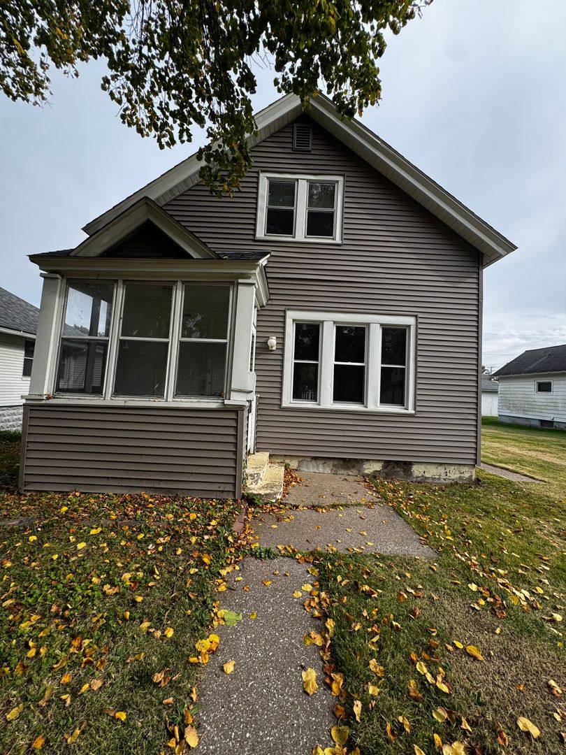 1125 37th St, Rock Island, IL 61201 - House for Rent