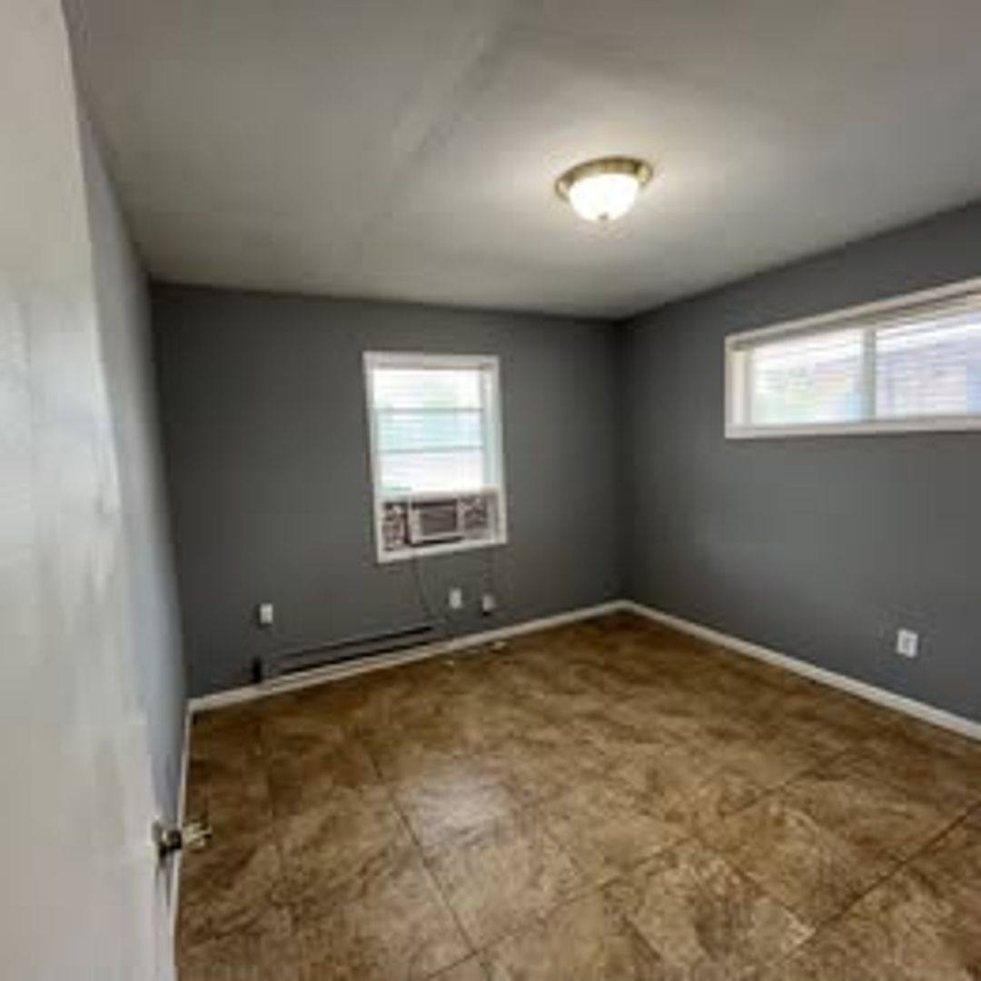 5010 Carmen St #1, Houston, TX 77033 - Townhouse for Rent - Image 8