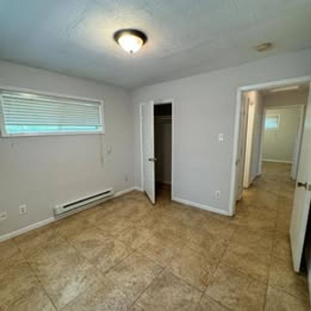 5010 Carmen St #1, Houston, TX 77033 - Townhouse for Rent - Image 5