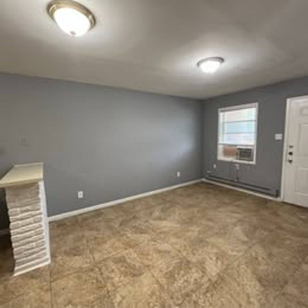 5010 Carmen St #1, Houston, TX 77033 - Townhouse for Rent - Image 3