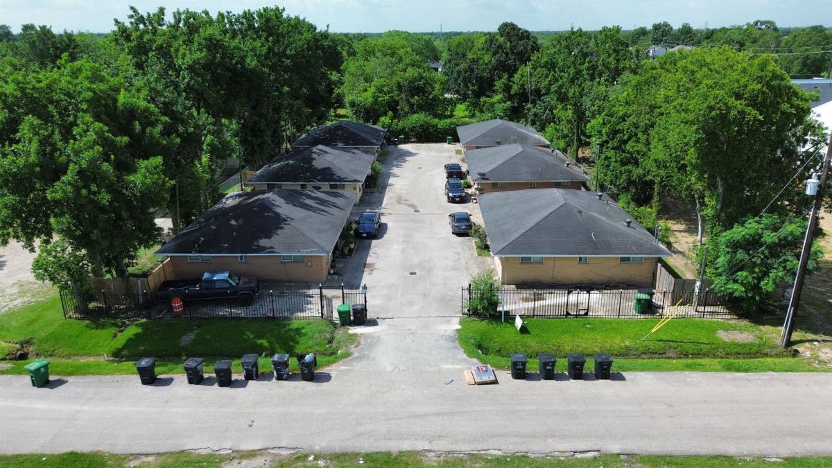 5010 Carmen St #1, Houston, TX 77033 - Townhouse for Rent