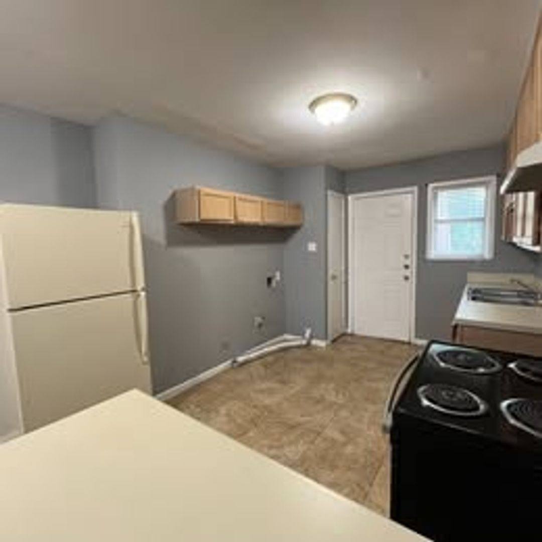 5010 Carmen St #1, Houston, TX 77033 - Townhouse for Rent - Image 9