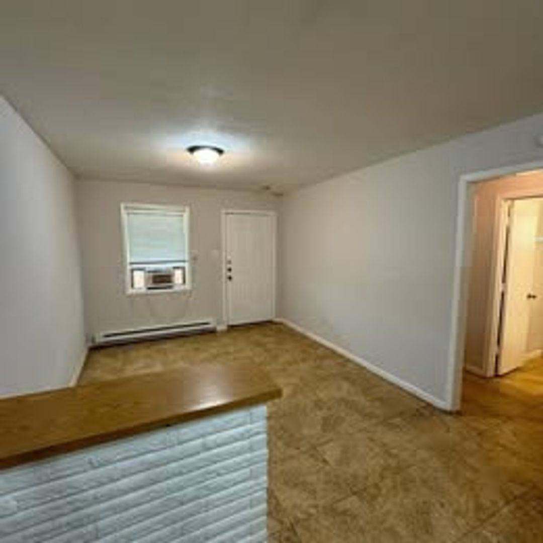 5010 Carmen St #1, Houston, TX 77033 - Townhouse for Rent - Image 6