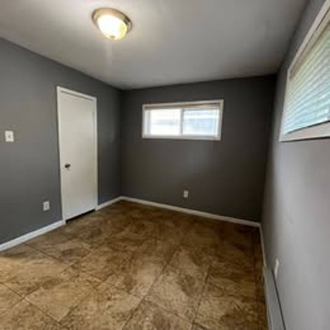 5010 Carmen St #1, Houston, TX 77033 - Townhouse for Rent - Image 10