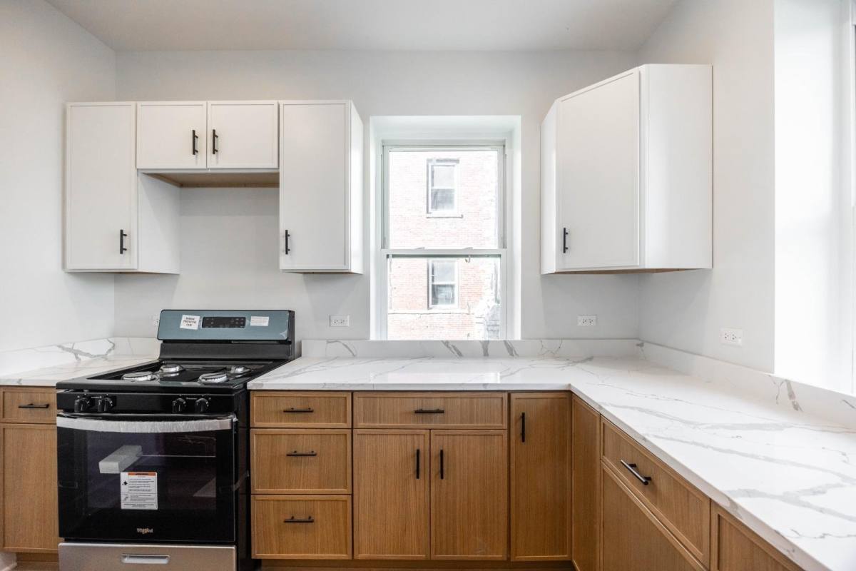 8001 Edgewater Rd, Riverside, IL 60546 - Apartment for Rent - Image 3