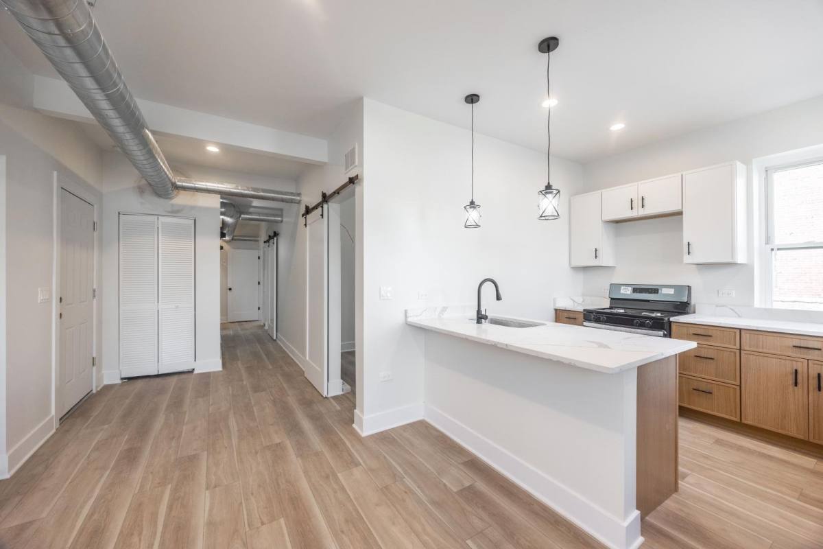 8001 Edgewater Rd, Riverside, IL 60546 - Apartment for Rent - Image 2