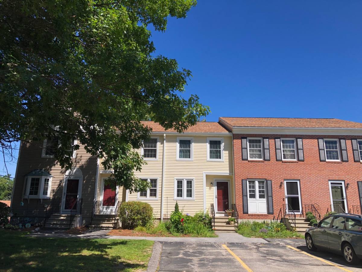 Townhouse for rent at 222 Fox Hollow Way, Manchester, NH 03104