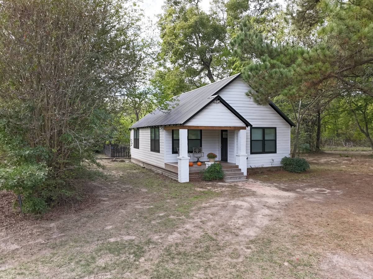 1306 S Highway 37, Quitman, TX 75783 - House for Rent - Image 3