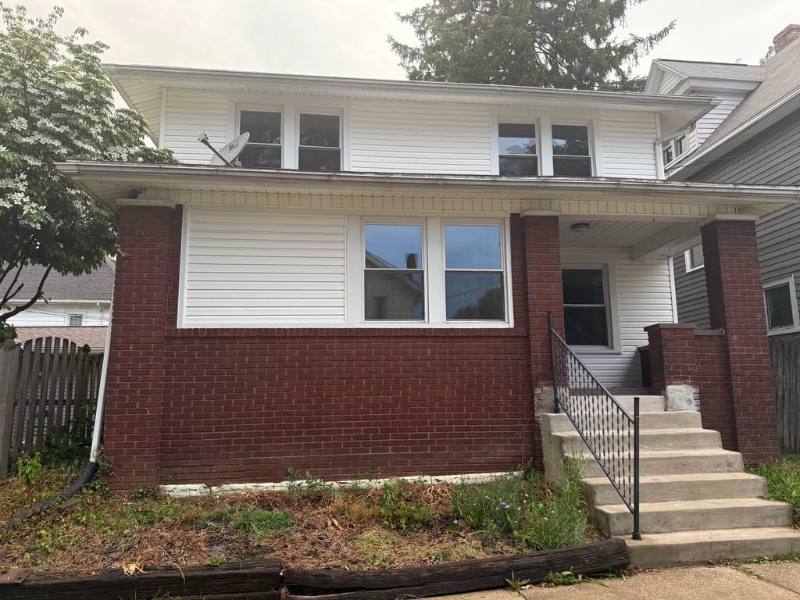 House for rent at 630 Perry Ave SW, Massillon, OH 44647