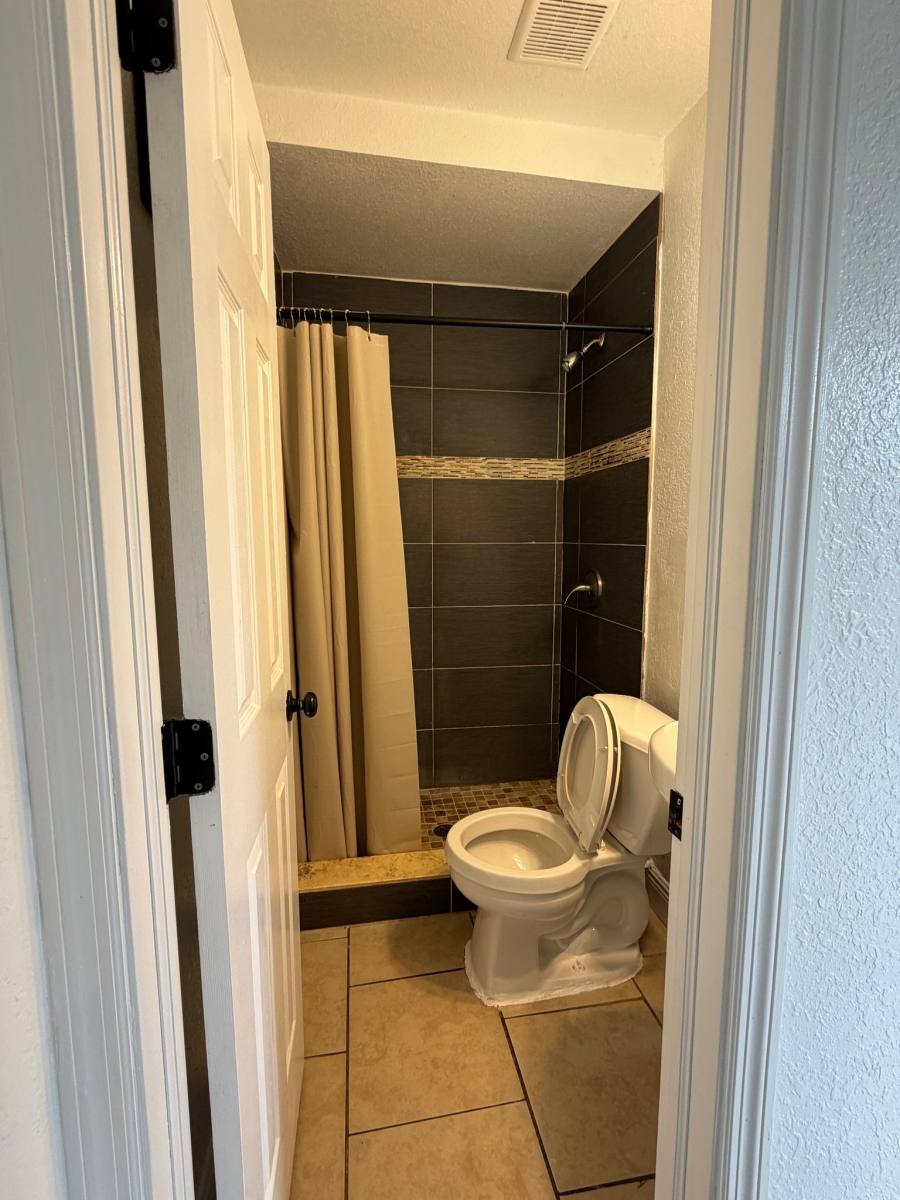 7213 N Hubert Ave, Tampa, FL 33614 - House for Rent - Image 2