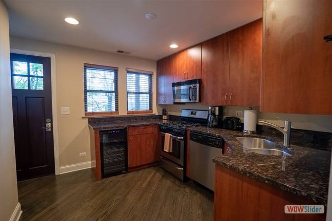 2104 W Roscoe St #2F, Chicago, IL 60618 - Apartment for Rent - Image 2