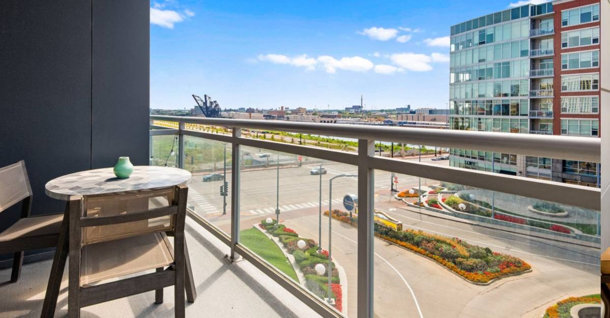 158 W Roosevelt Rd, Chicago, IL 60605 - Apartment for Rent - Image 2