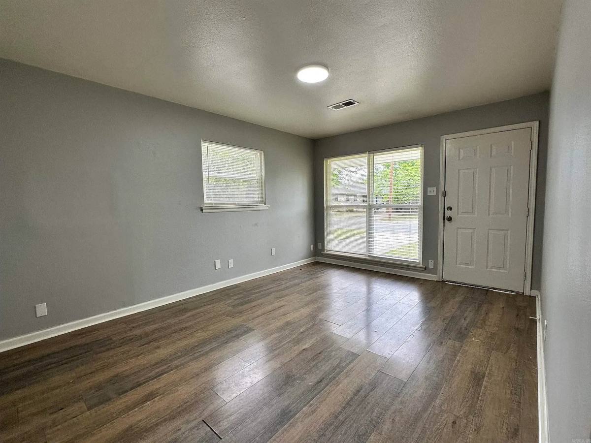 512 Ellen Dr, North Little Rock, AR 72117 - House for Rent - Image 2