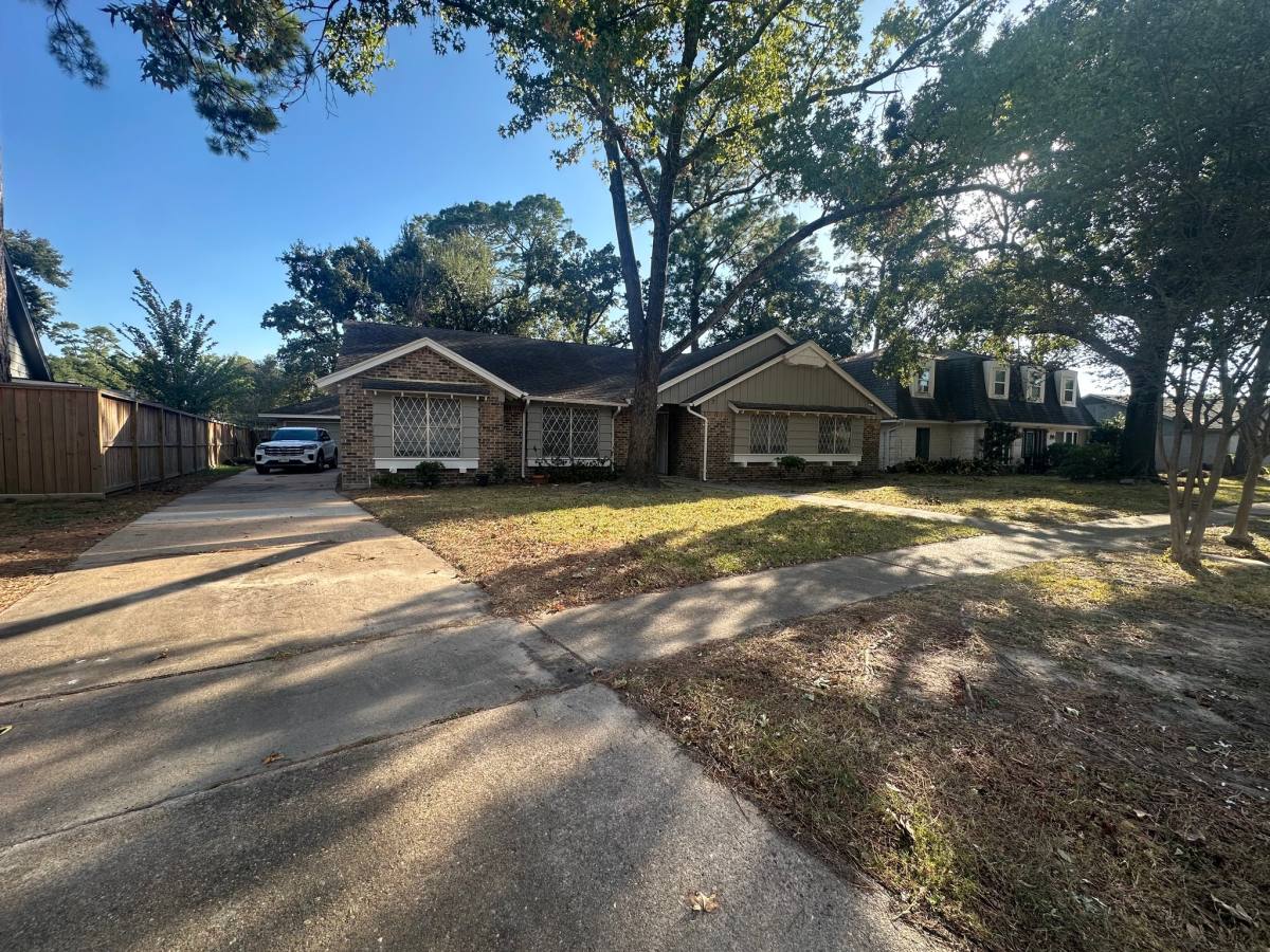 House for rent at 5907 Darkwood Dr, Houston, TX 77088
