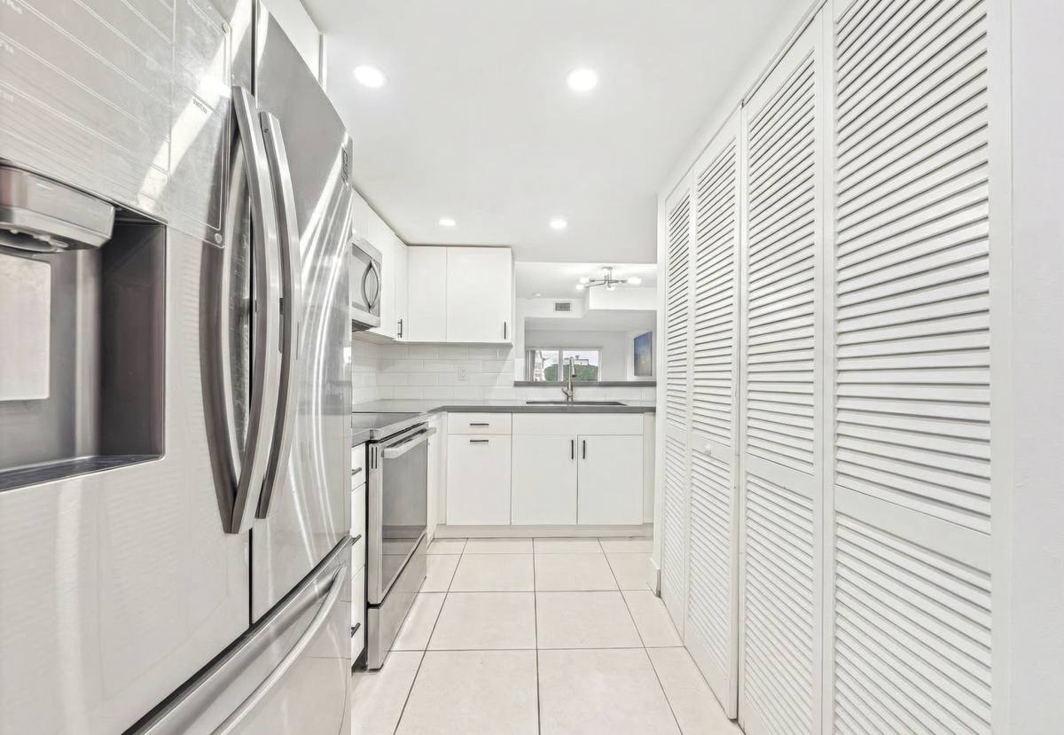 12310 NW 11th St, Miami, FL 33182 - Townhouse for Rent - Image 3