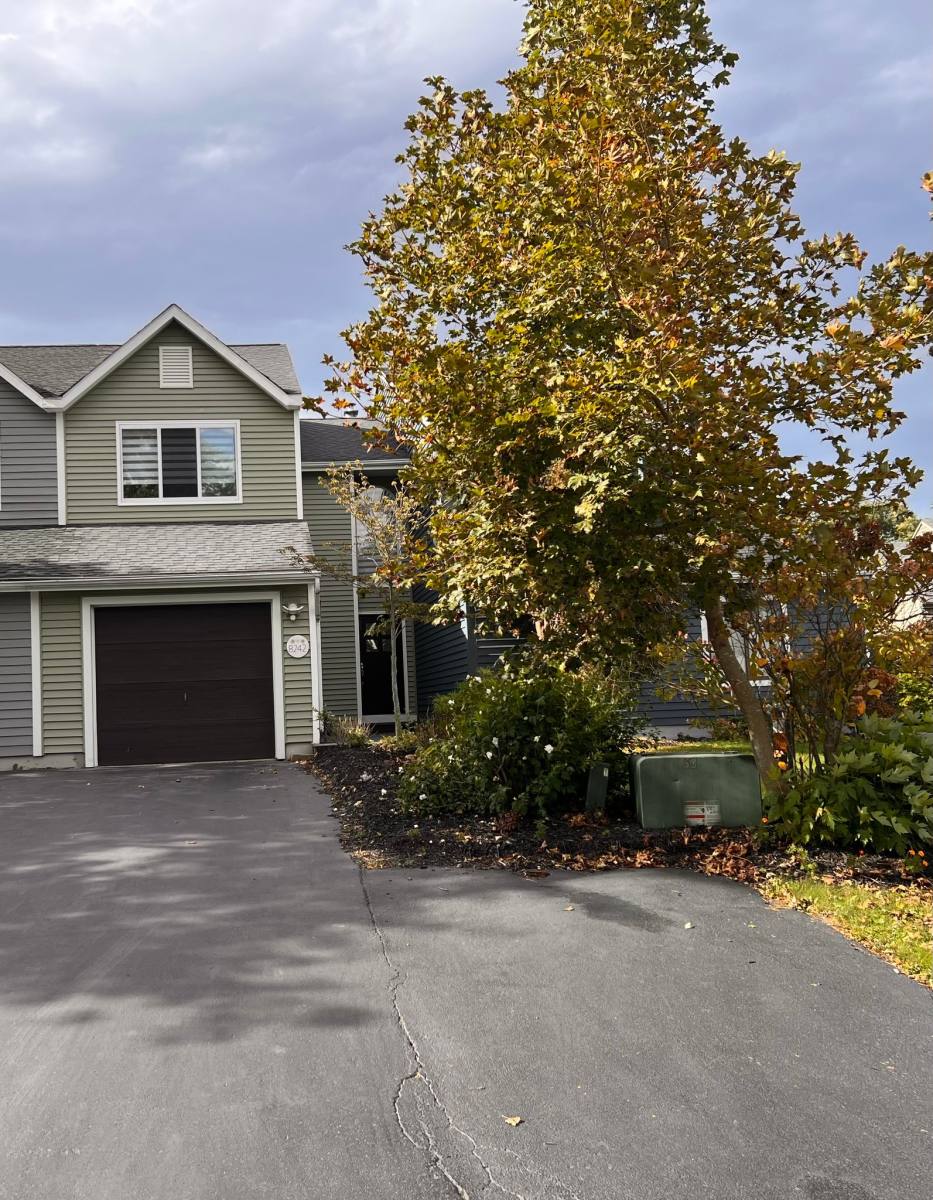 8242 Beehive Circle, Liverpool, NY 13090 - Townhouse for Rent