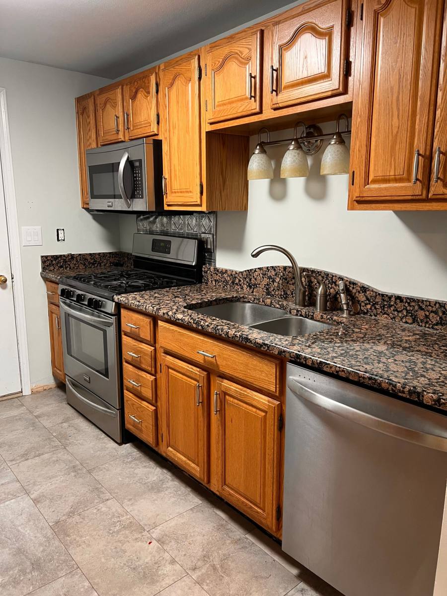 8242 Beehive Circle, Liverpool, NY 13090 - Townhouse for Rent - Image 4