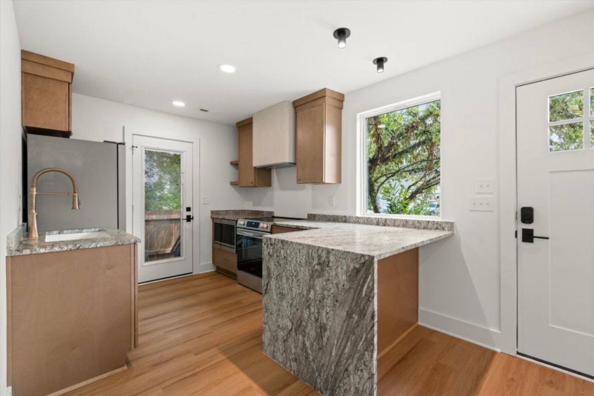 805 25th Ave N #A, Nashville, TN 37208 - Apartment for Rent - Image 7