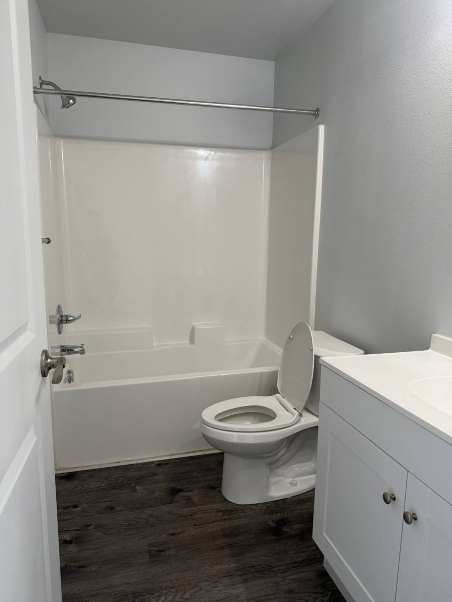 2314 SE 92nd Ave, Portland, OR 97216 - Apartment for Rent - Image 2