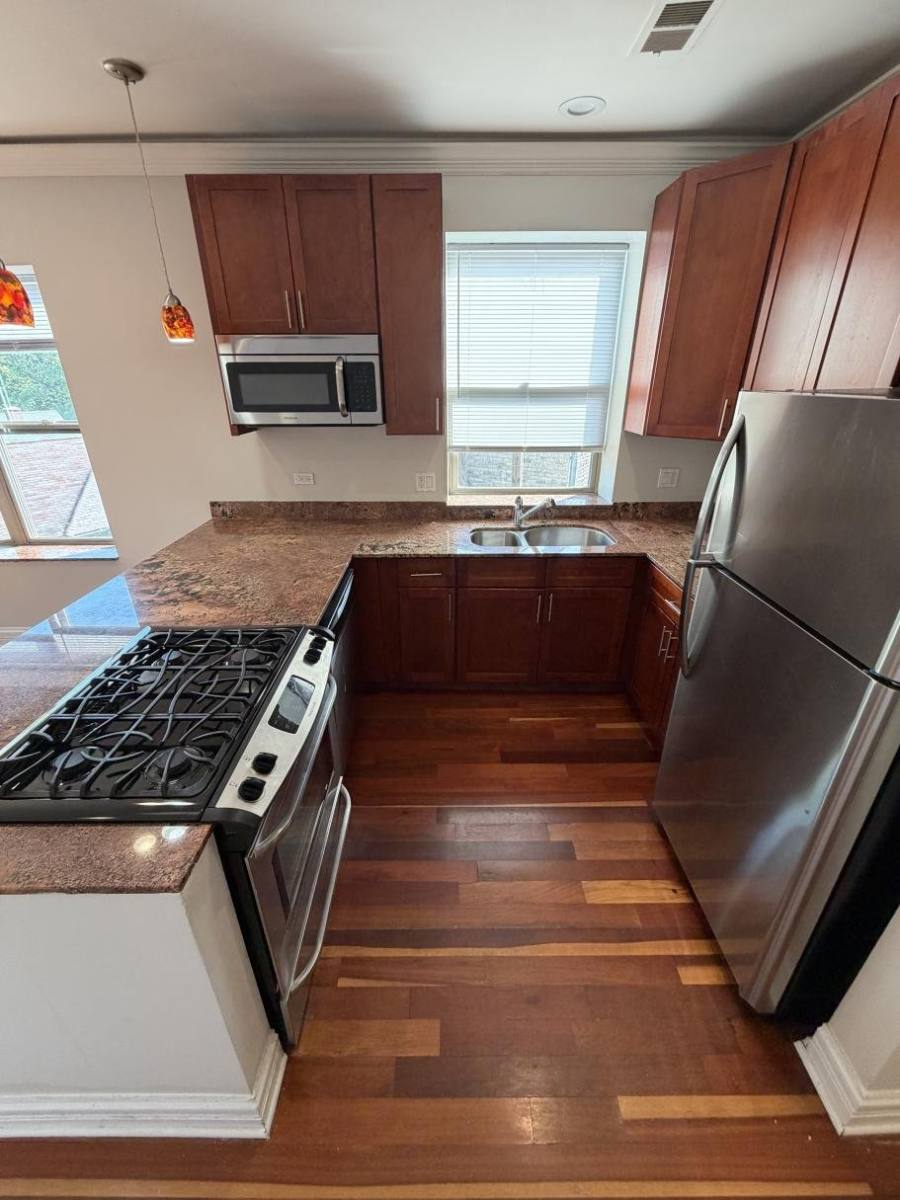 7229 N Rogers Ave #3E, Chicago, IL 60645 - Apartment for Rent - Image 4