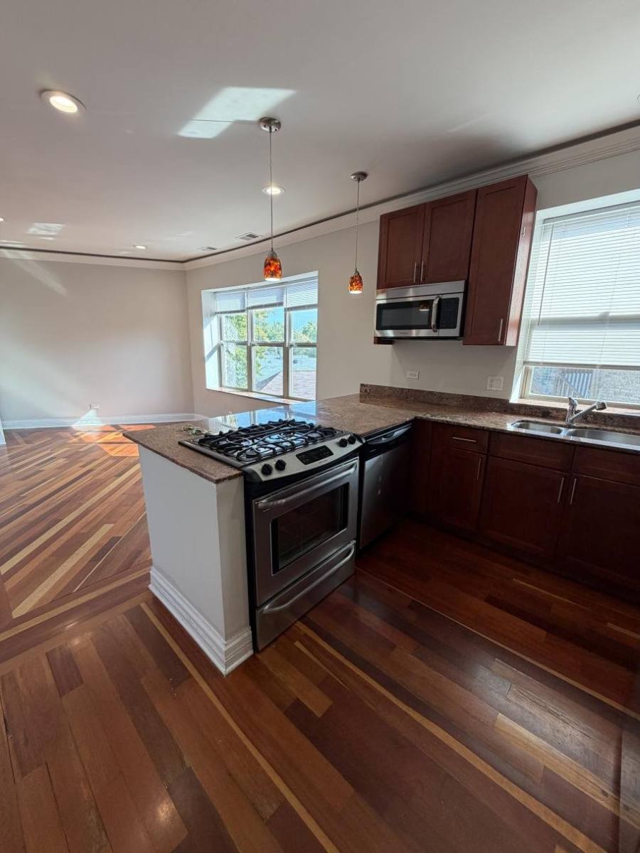 7229 N Rogers Ave #3E, Chicago, IL 60645 - Apartment for Rent