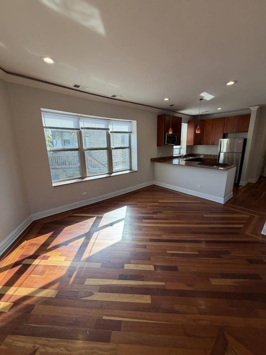 7229 N Rogers Ave #3E, Chicago, IL 60645 - Apartment for Rent - Image 2