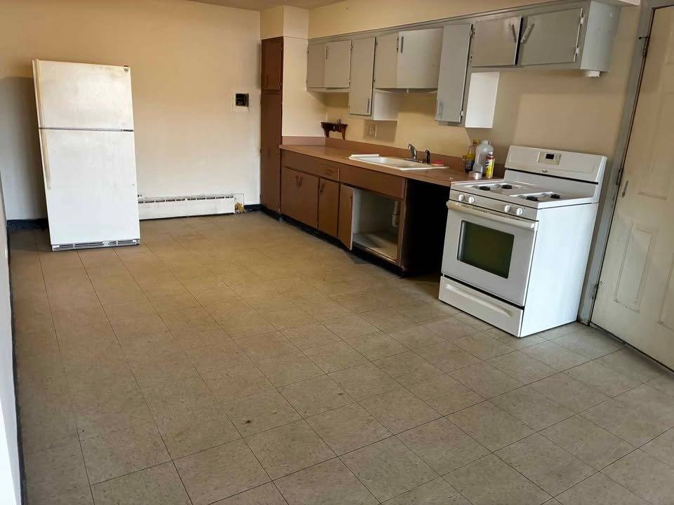 Apartment for rent at 30 E 34th St #1, Steger, IL 60475