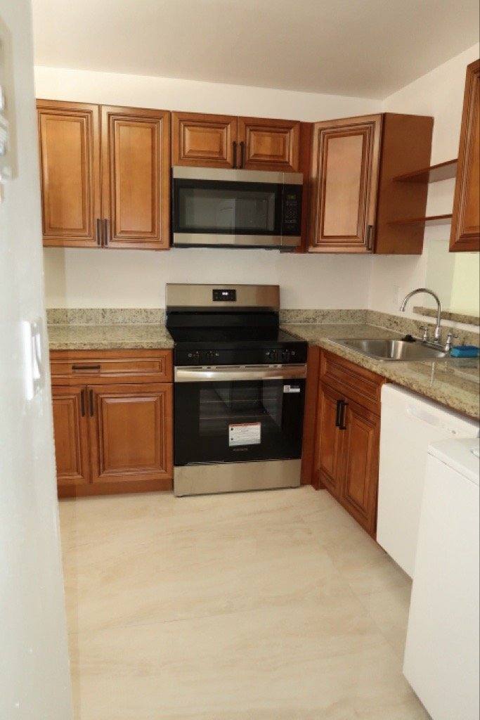 7830 NW 33rd St #406, Hollywood, FL 33024 - Apartment for Rent - Image 7