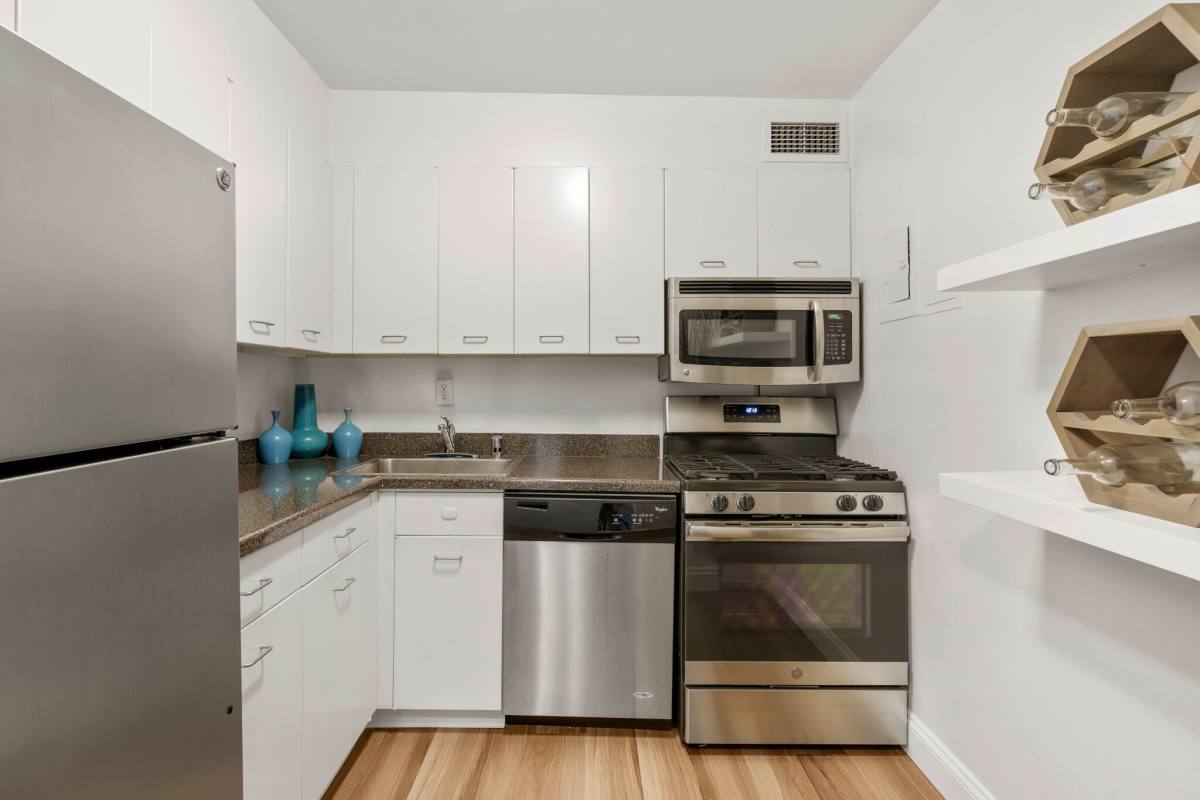 1357 N Astor St, Chicago, IL 60610 - Apartment for Rent - Image 1