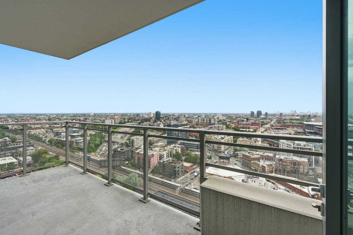 360 N Halsted, Chicago, IL 60654 - Apartment for Rent - Image 3