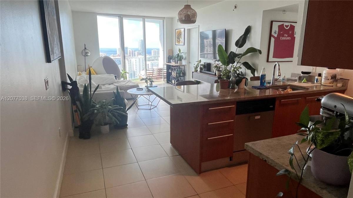 185 SW 7th St #3702, Miami, FL 33130 - Condo for Rent - Image 2