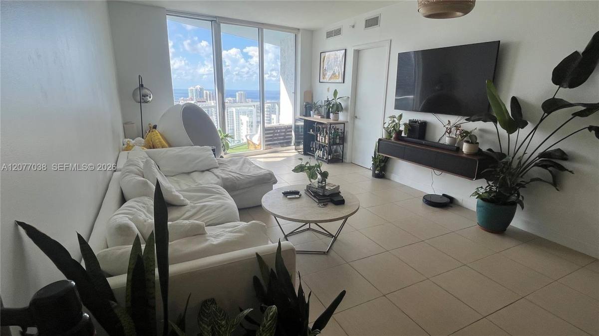 185 SW 7th St #3702, Miami, FL 33130 - Condo for Rent - Image 1