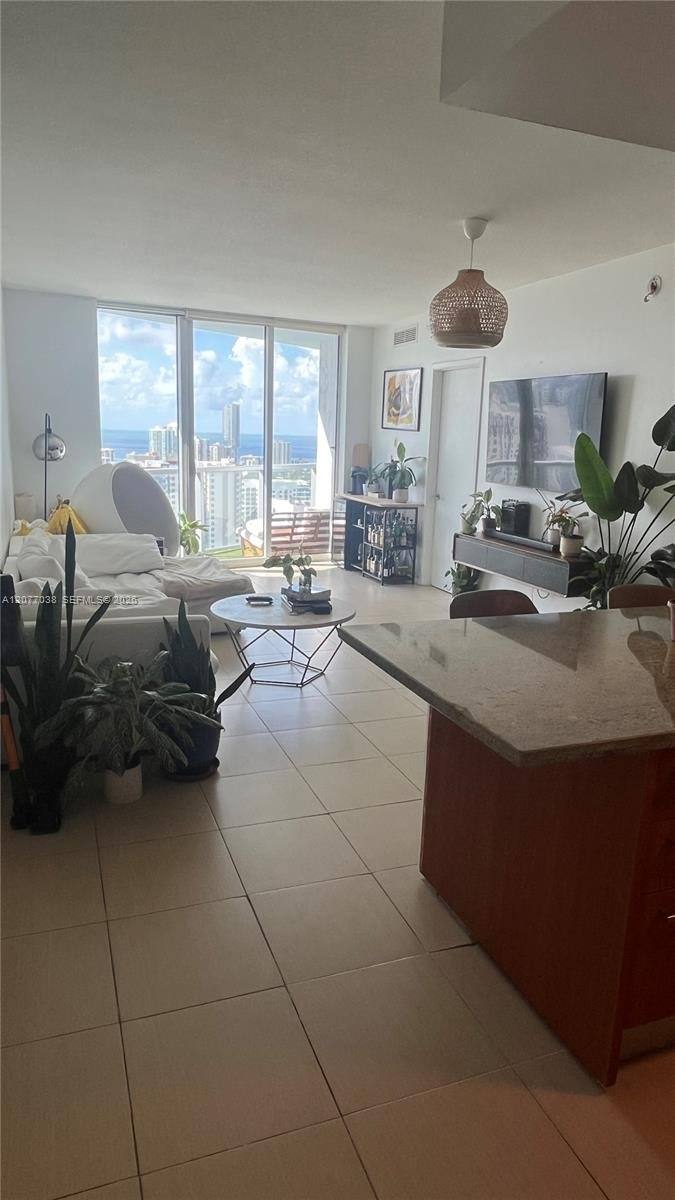 185 SW 7th St #3702, Miami, FL 33130 - Condo for Rent - Image 3