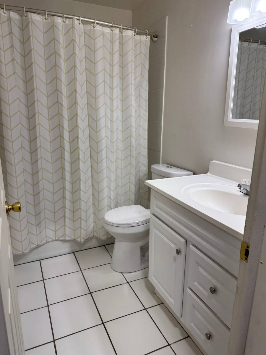 2260 N Summit Ave #212, Milwaukee, WI 53202 - Apartment for Rent - Image 2