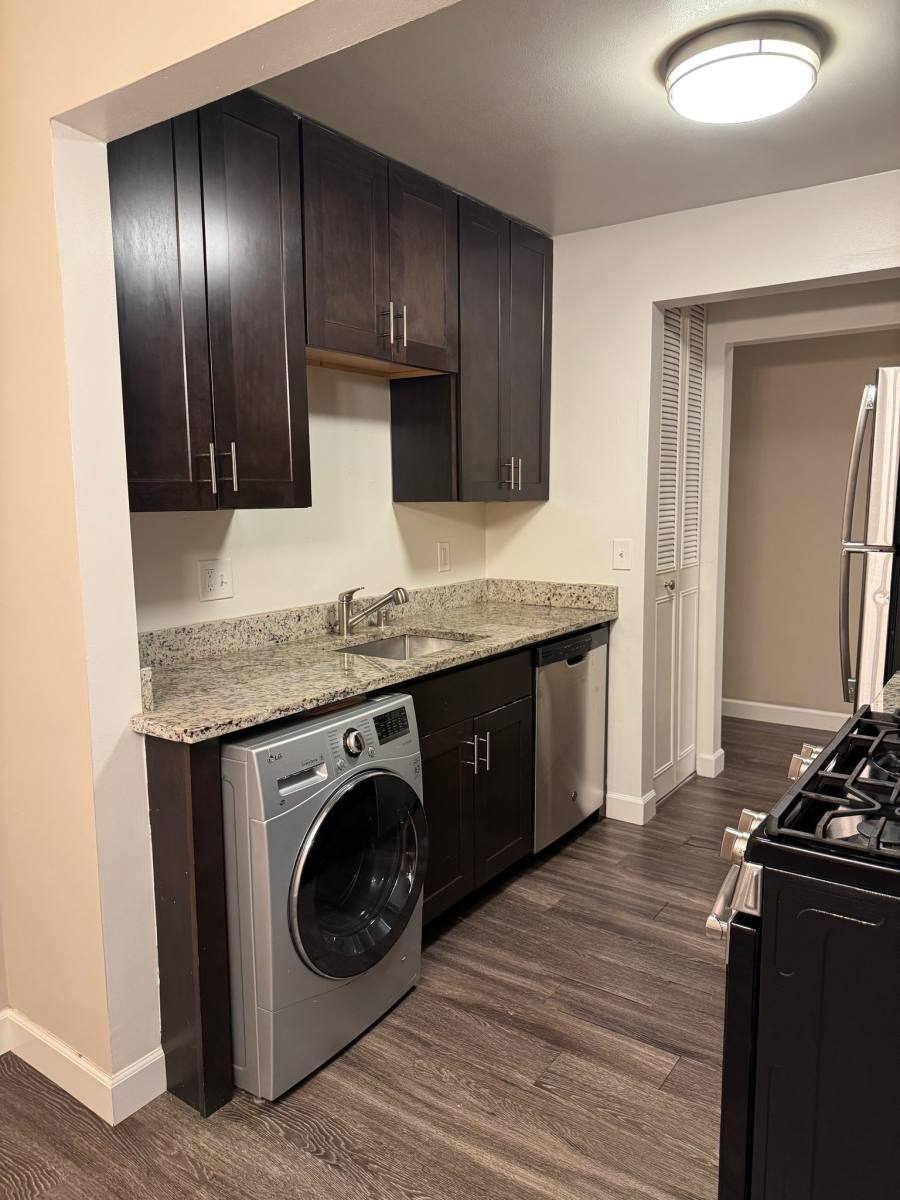 2260 N Summit Ave #212, Milwaukee, WI 53202 - Apartment for Rent - Image 6