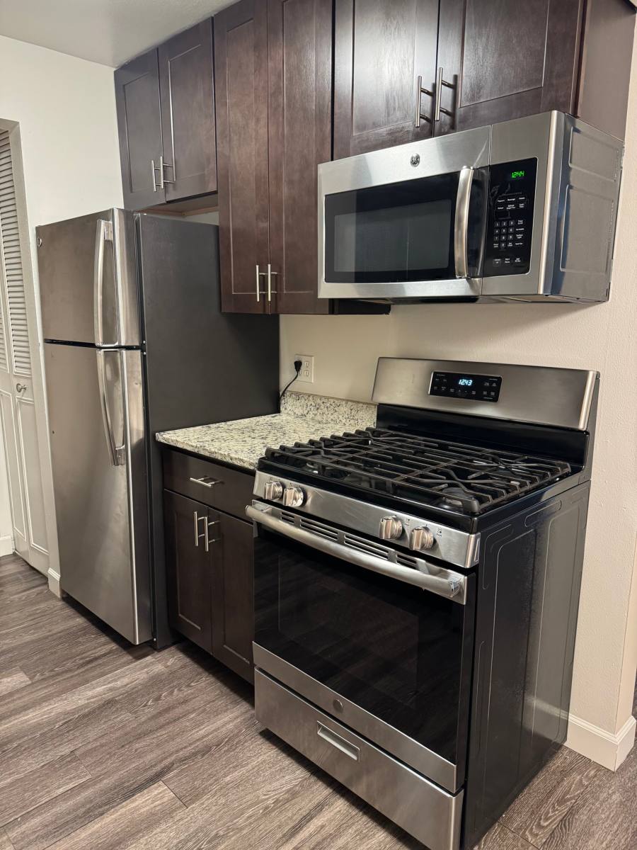 2260 N Summit Ave #212, Milwaukee, WI 53202 - Apartment for Rent - Image 1